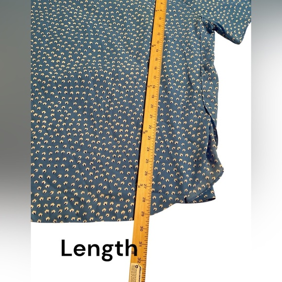 Banana Republic blue with white little floral print size XL
A32 - Picture 5 of 10